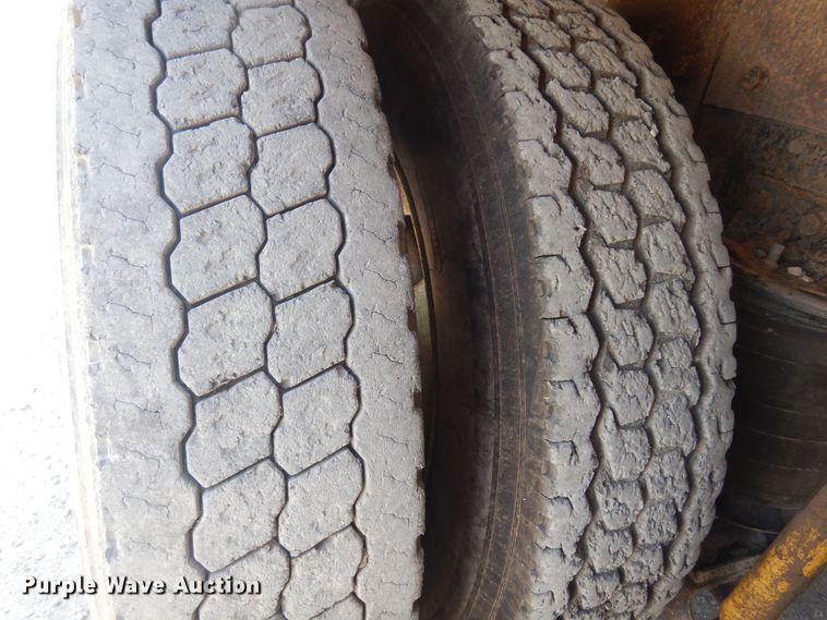 image for item DN0398 2000 Mack CX613  winch truck