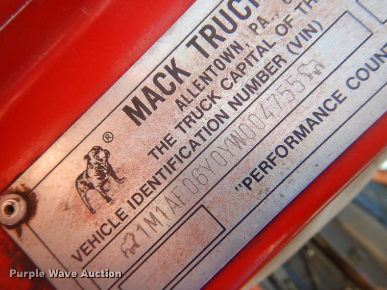 image for item DN0398 2000 Mack CX613  winch truck