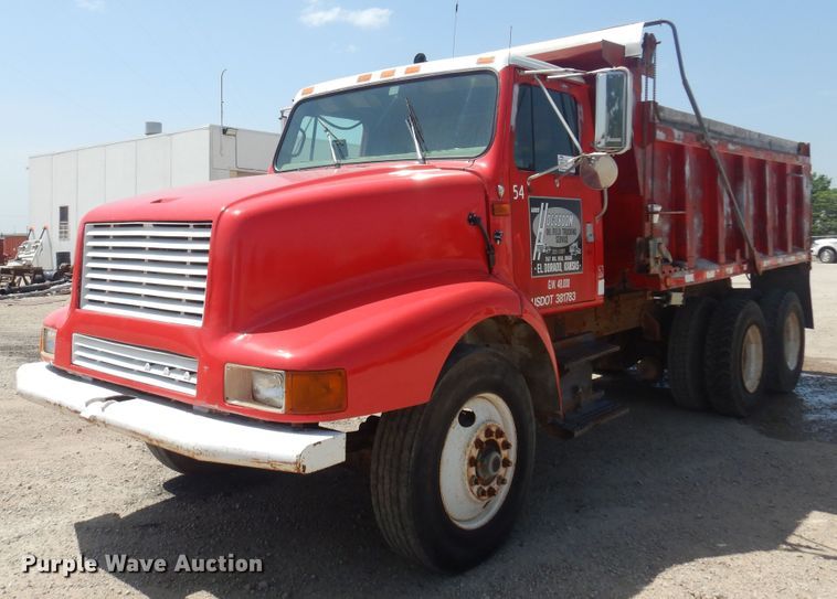 image for item DN0399 1993 International 8200  dump truck