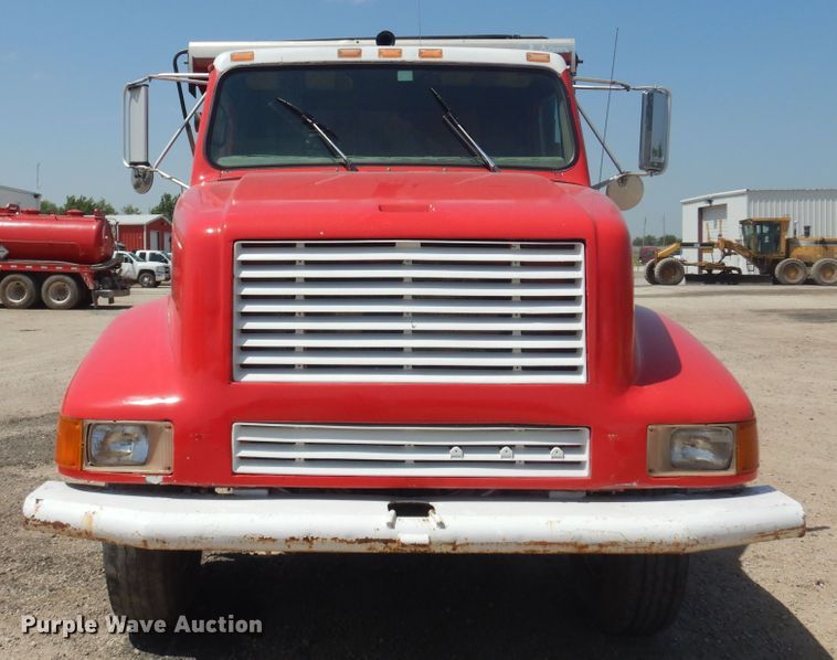 image for item DN0399 1993 International 8200  dump truck