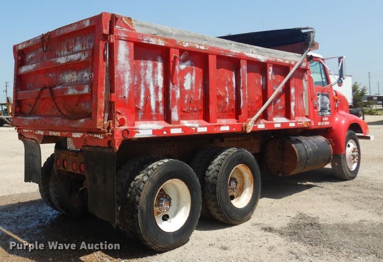 image for item DN0399 1993 International 8200  dump truck
