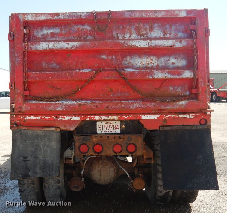 image for item DN0399 1993 International 8200  dump truck