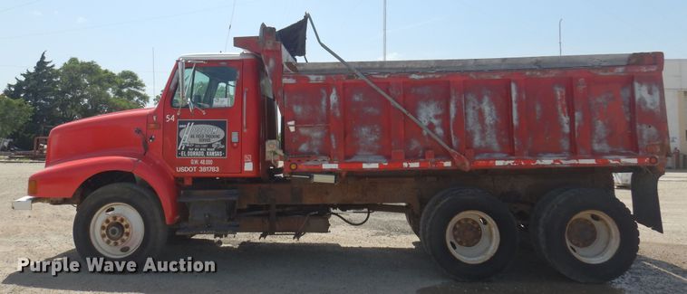 image for item DN0399 1993 International 8200  dump truck