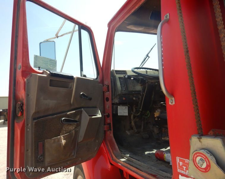 image for item DN0399 1993 International 8200  dump truck