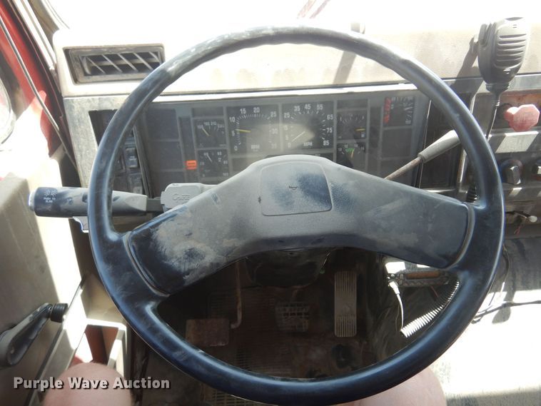 image for item DN0399 1993 International 8200  dump truck