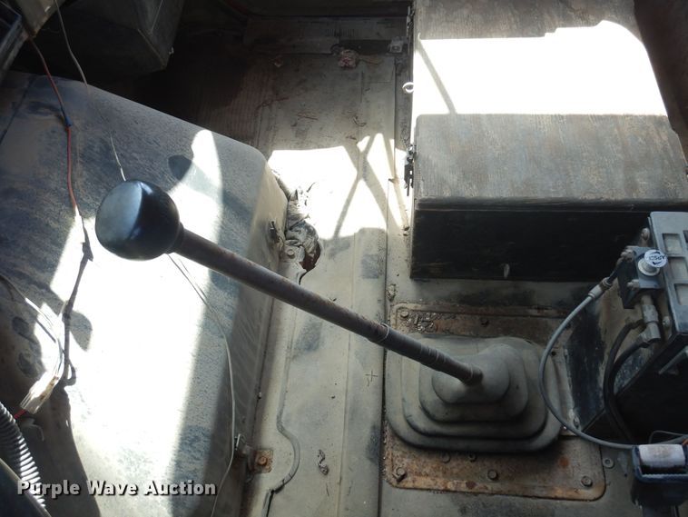 image for item DN0399 1993 International 8200  dump truck