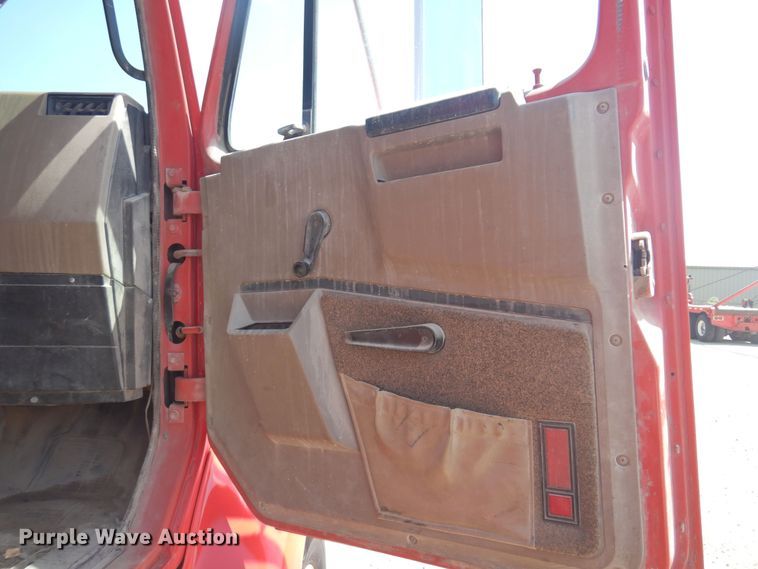 image for item DN0399 1993 International 8200  dump truck