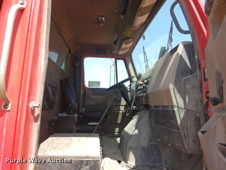 image for item DN0399 1993 International 8200  dump truck