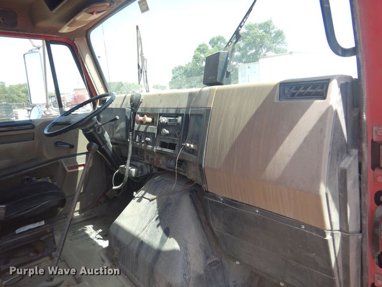 image for item DN0399 1993 International 8200  dump truck