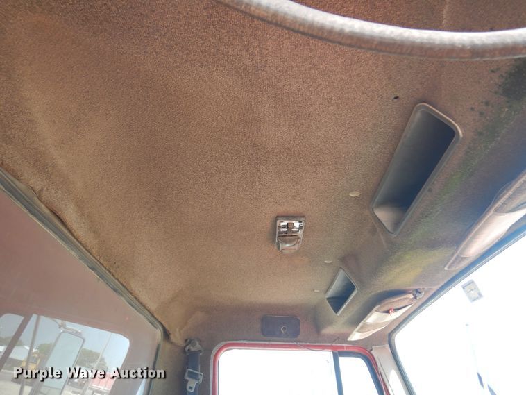 image for item DN0399 1993 International 8200  dump truck