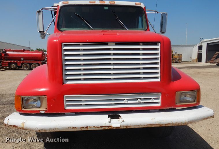 image for item DN0399 1993 International 8200  dump truck