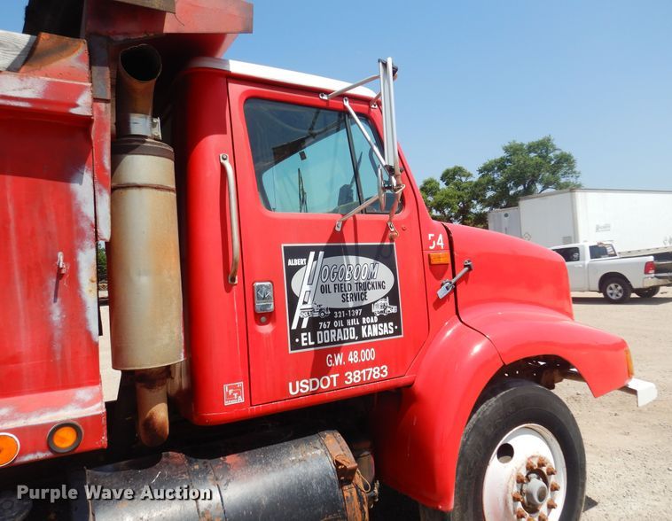 image for item DN0399 1993 International 8200  dump truck