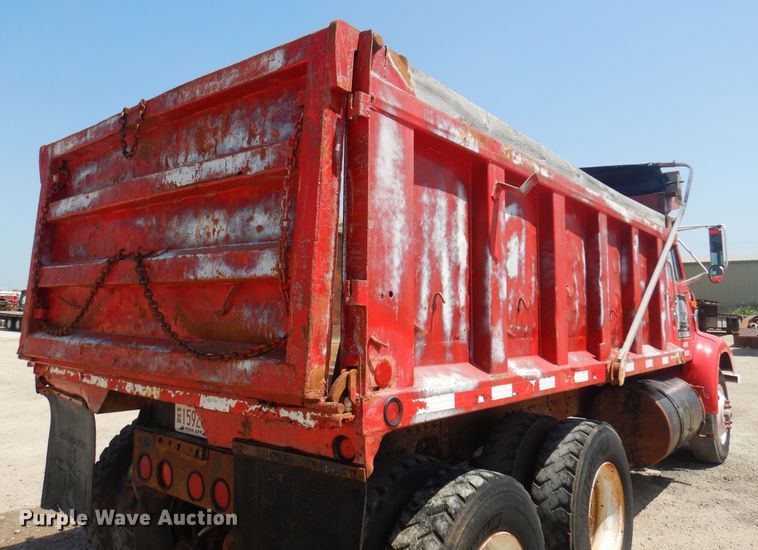 image for item DN0399 1993 International 8200  dump truck