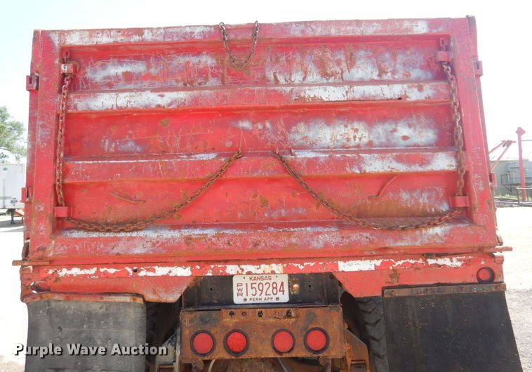 image for item DN0399 1993 International 8200  dump truck