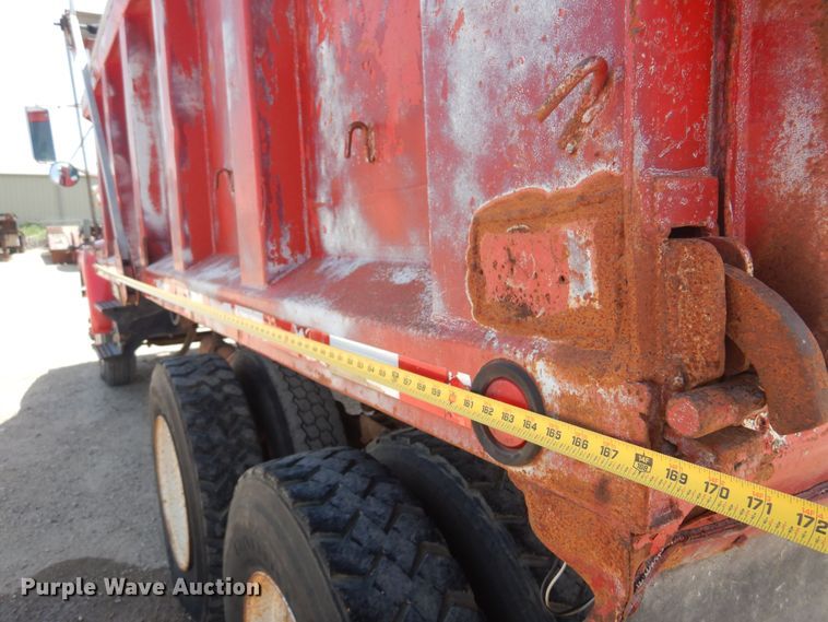 image for item DN0399 1993 International 8200  dump truck