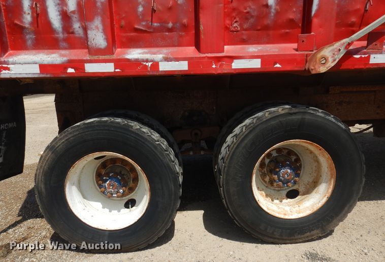 image for item DN0399 1993 International 8200  dump truck