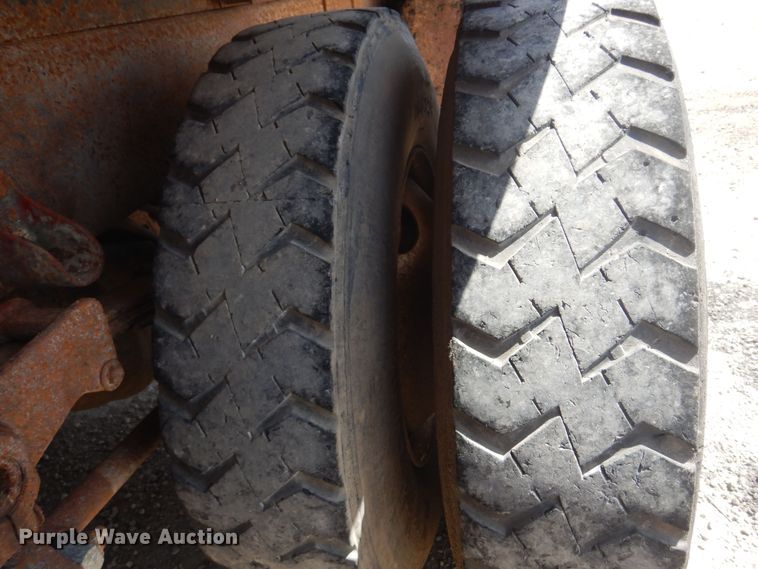 image for item DN0399 1993 International 8200  dump truck