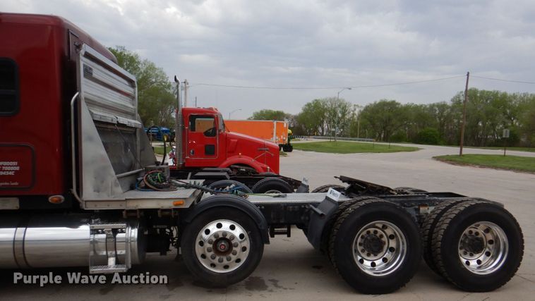 image for item DN7391 2013 Freightliner Coronado semi truck