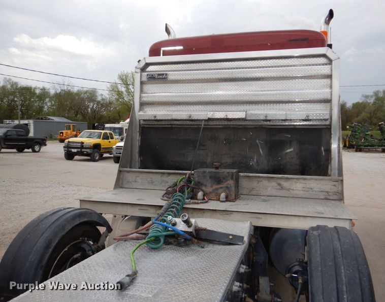 image for item DN7391 2013 Freightliner Coronado semi truck