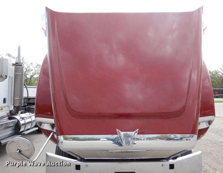 image for item DN7391 2013 Freightliner Coronado semi truck