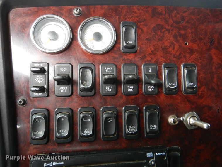 image for item DN7391 2013 Freightliner Coronado semi truck