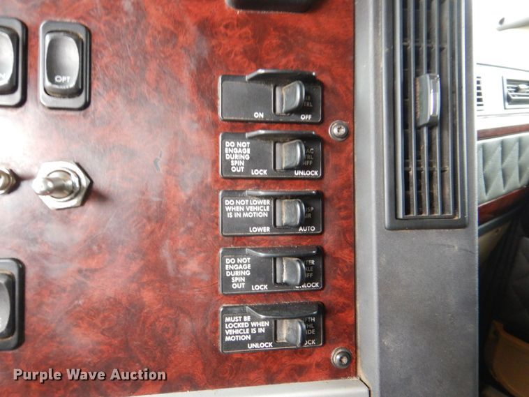 image for item DN7391 2013 Freightliner Coronado semi truck