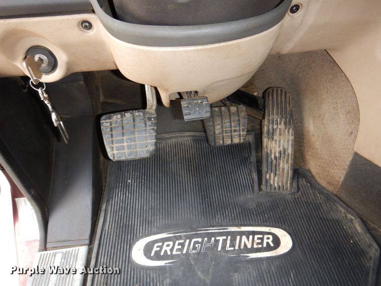 image for item DN7391 2013 Freightliner Coronado semi truck