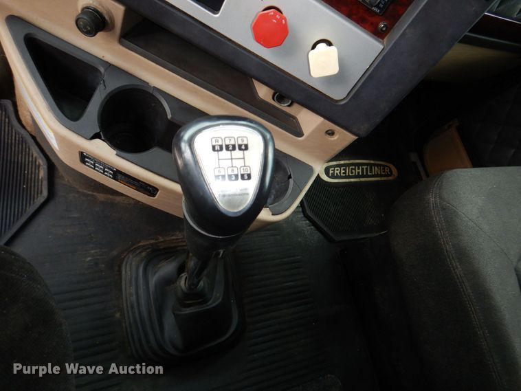 image for item DN7391 2013 Freightliner Coronado semi truck