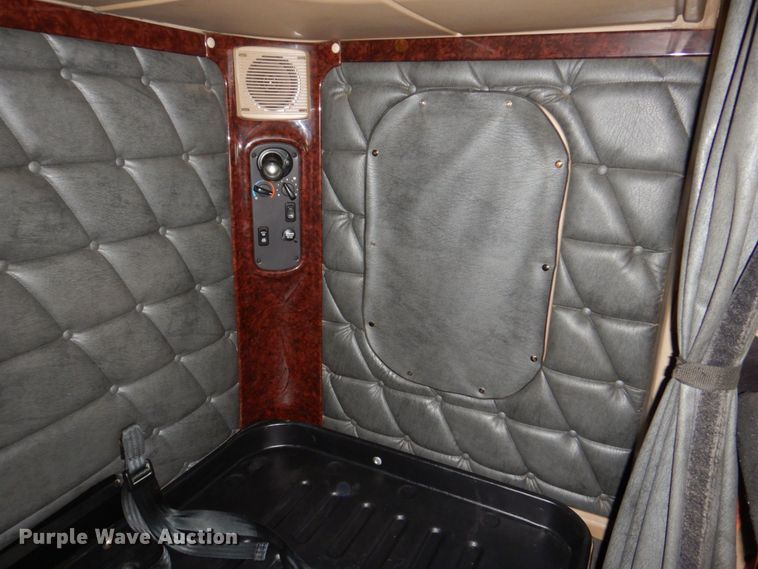 image for item DN7391 2013 Freightliner Coronado semi truck