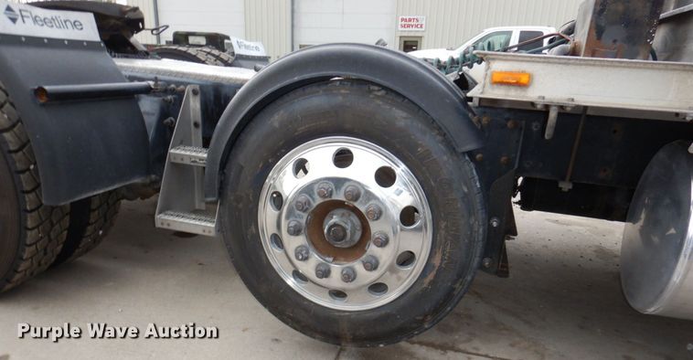 image for item DN7391 2013 Freightliner Coronado semi truck