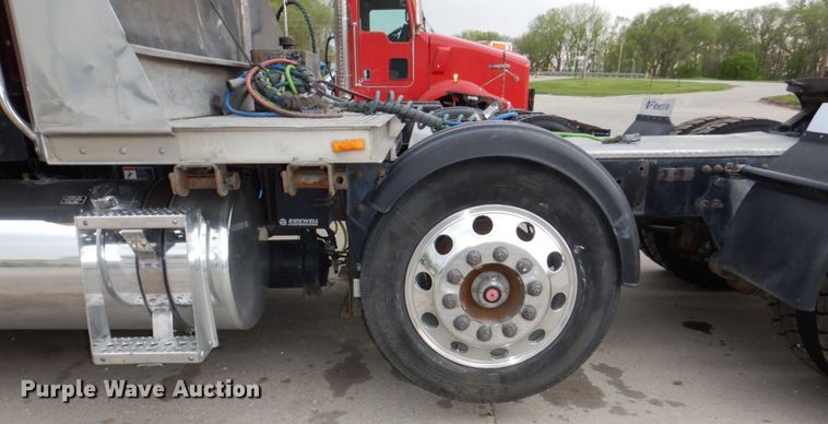 image for item DN7391 2013 Freightliner Coronado semi truck