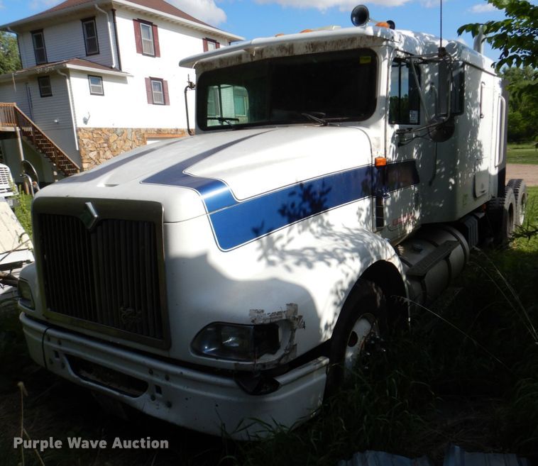 image for item DN7475 1998 International 9400  semi truck