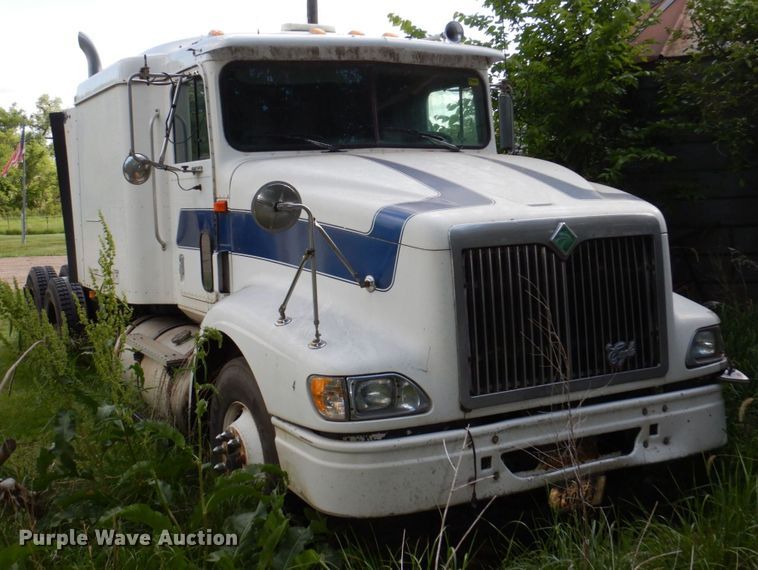 image for item DN7475 1998 International 9400  semi truck