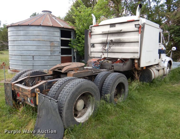 image for item DN7475 1998 International 9400  semi truck