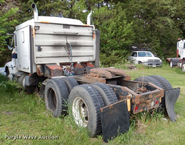 image for item DN7475 1998 International 9400  semi truck