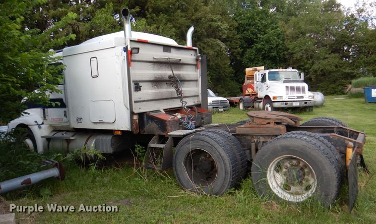 image for item DN7475 1998 International 9400  semi truck