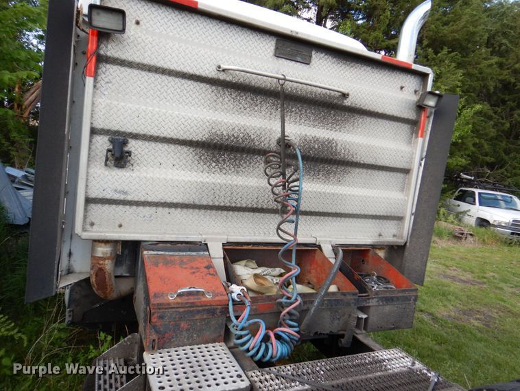 image for item DN7475 1998 International 9400  semi truck