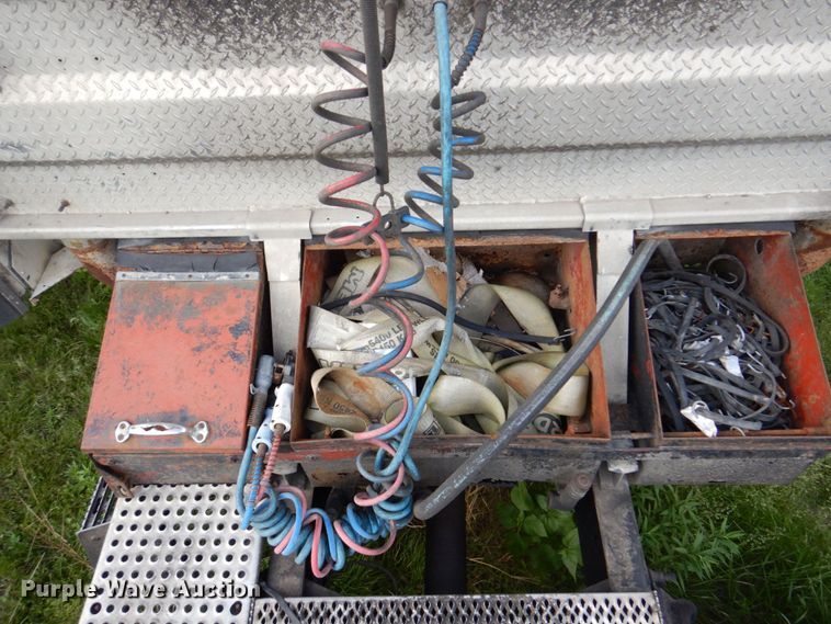 image for item DN7475 1998 International 9400  semi truck