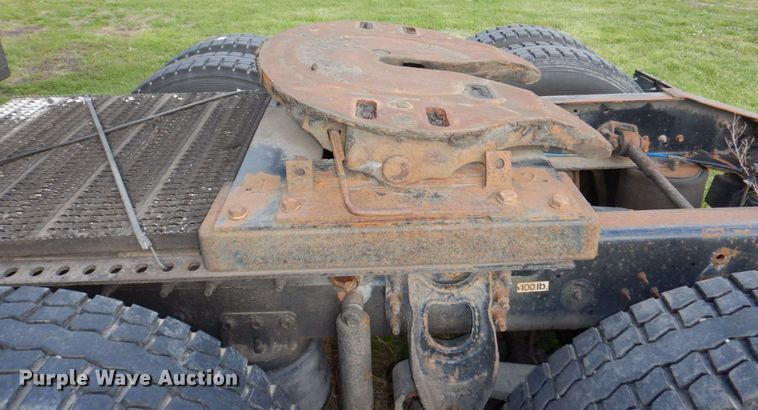 image for item DN7475 1998 International 9400  semi truck