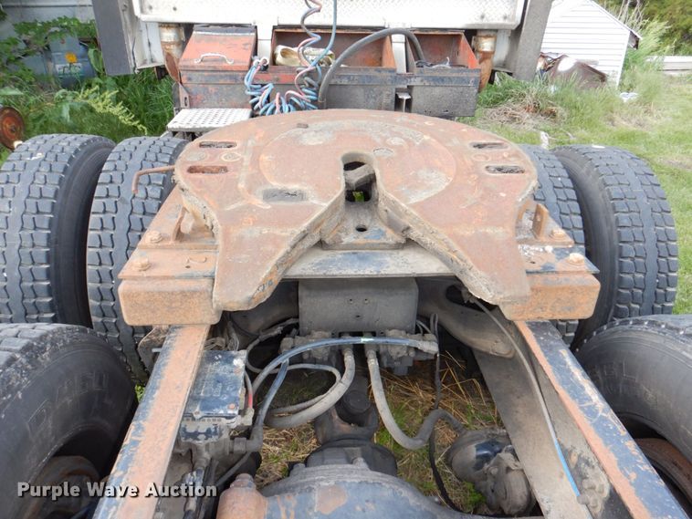 image for item DN7475 1998 International 9400  semi truck