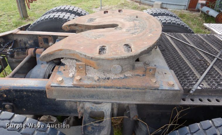 image for item DN7475 1998 International 9400  semi truck