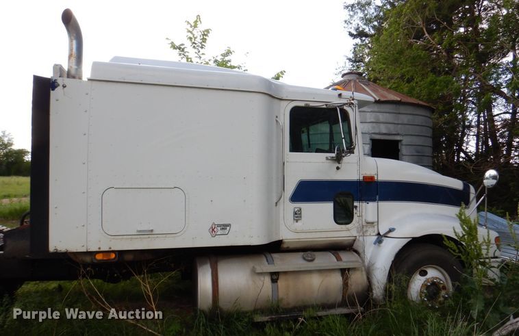 image for item DN7475 1998 International 9400  semi truck