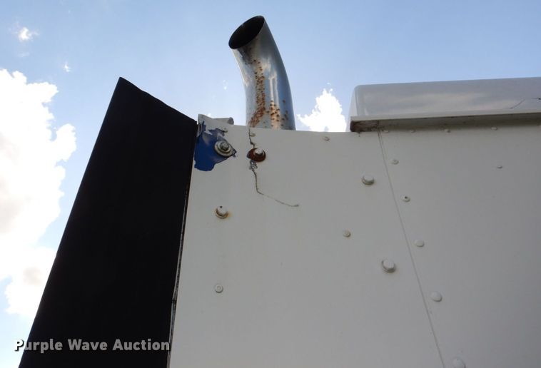 image for item DN7475 1998 International 9400  semi truck