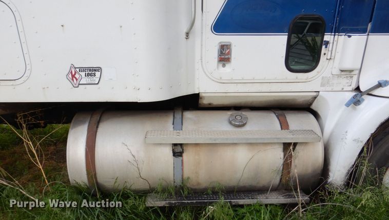 image for item DN7475 1998 International 9400  semi truck