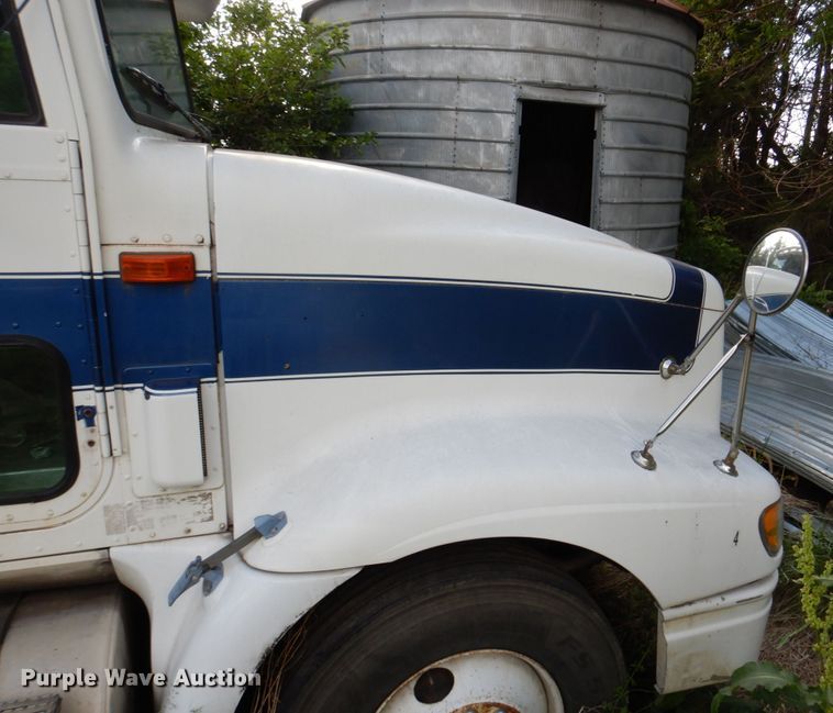 image for item DN7475 1998 International 9400  semi truck