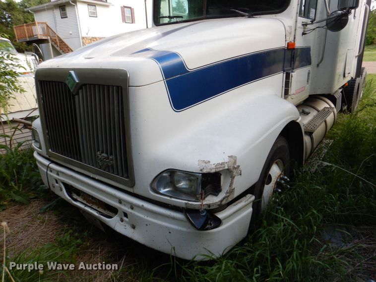 image for item DN7475 1998 International 9400  semi truck