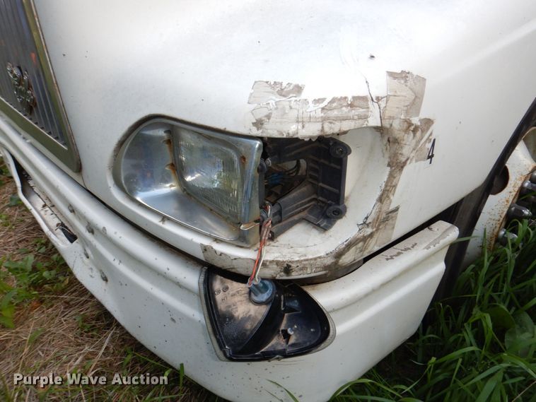 image for item DN7475 1998 International 9400  semi truck