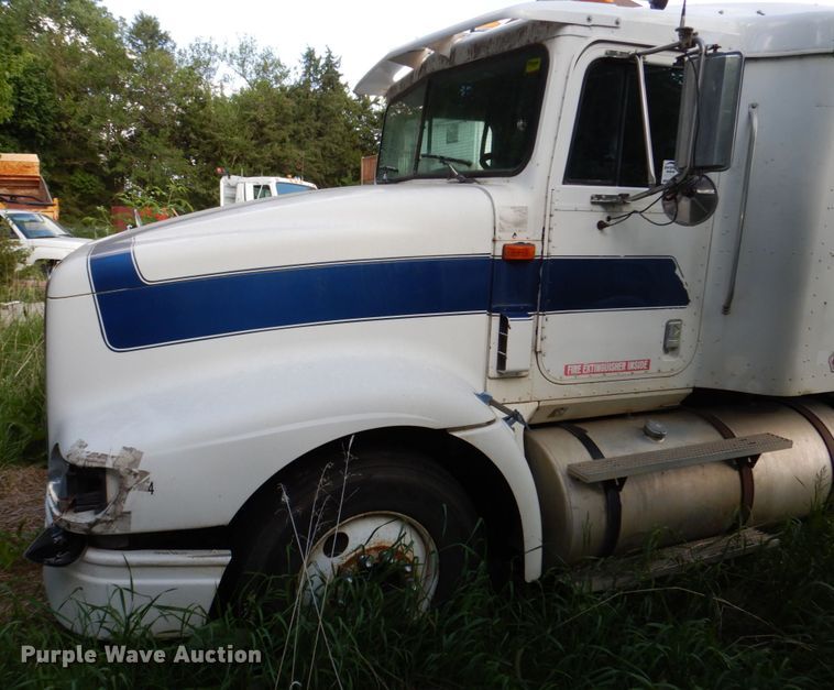 image for item DN7475 1998 International 9400  semi truck