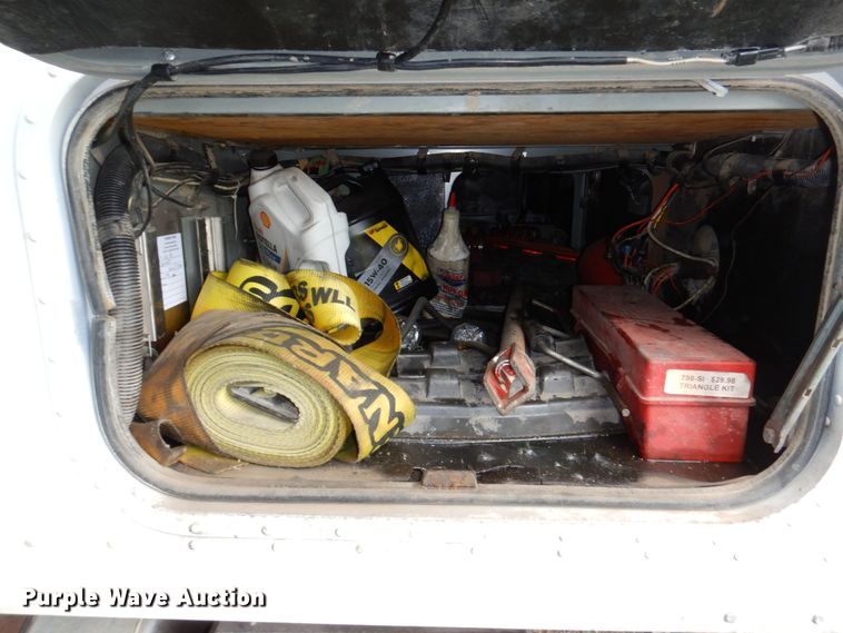 image for item DN7475 1998 International 9400  semi truck