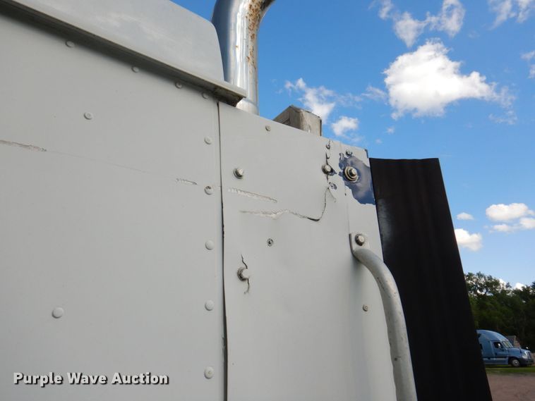 image for item DN7475 1998 International 9400  semi truck